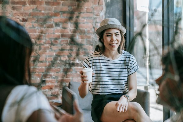 Chic Tweed Ensembles for Edinburgh Professionals: Elevate Your Meeting Wardrobe with Stylish Inspiration